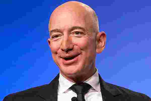 杰夫·贝佐斯 (Jeff Bezos) 向任何创业的人分享他的最佳建议